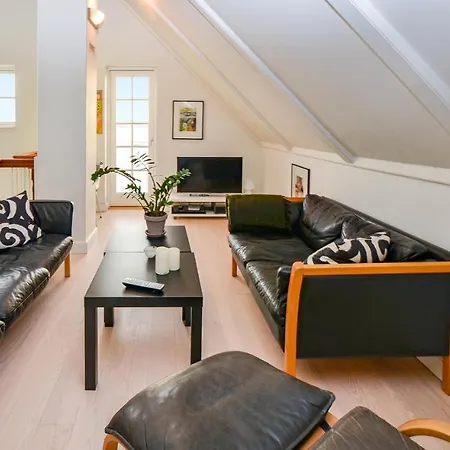 Nice In W/ Sauna And 3 Bedrooms * 加斯庭